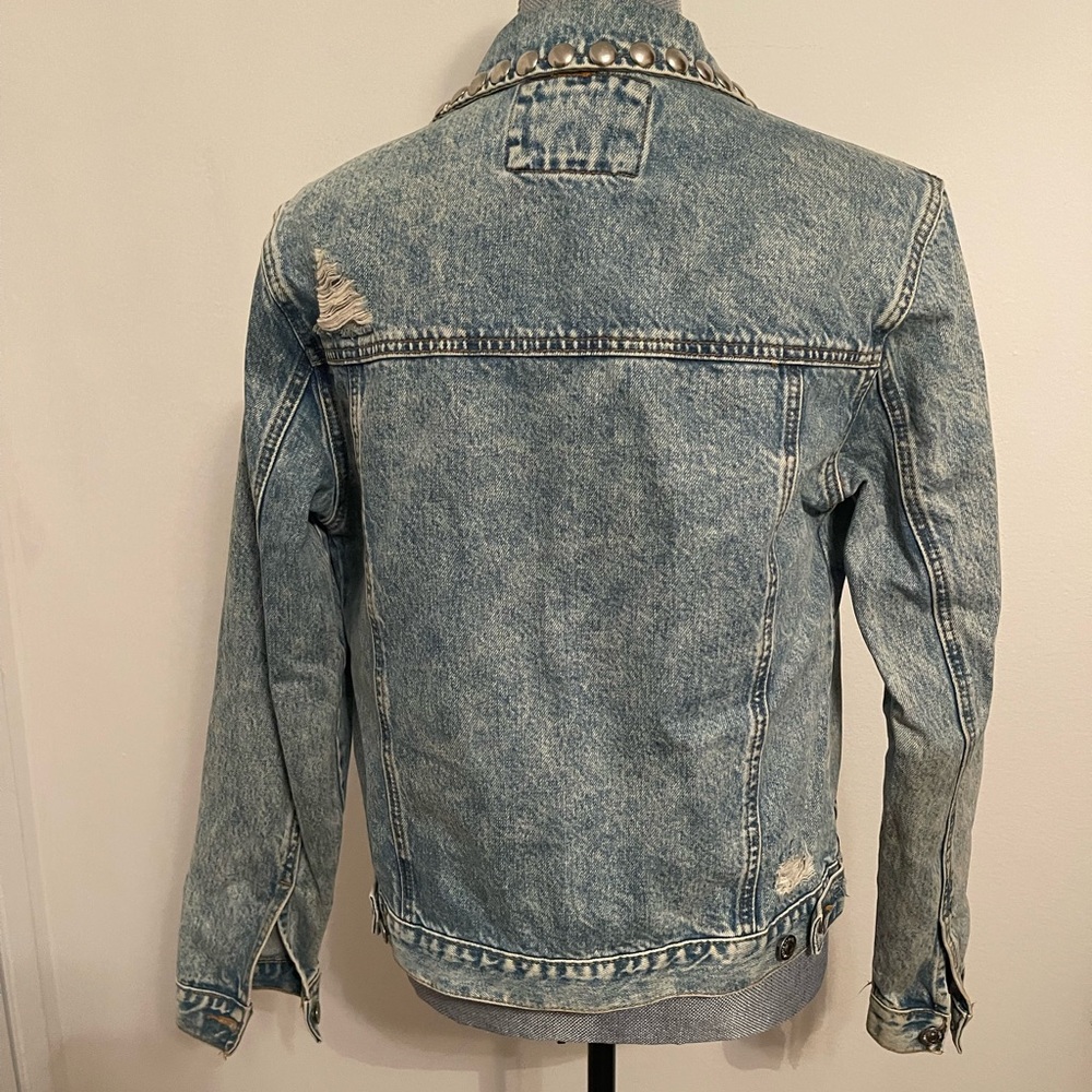 Forever 21 Light Blue Studded Denim Jacket. Size Small - Picture 3 of 15